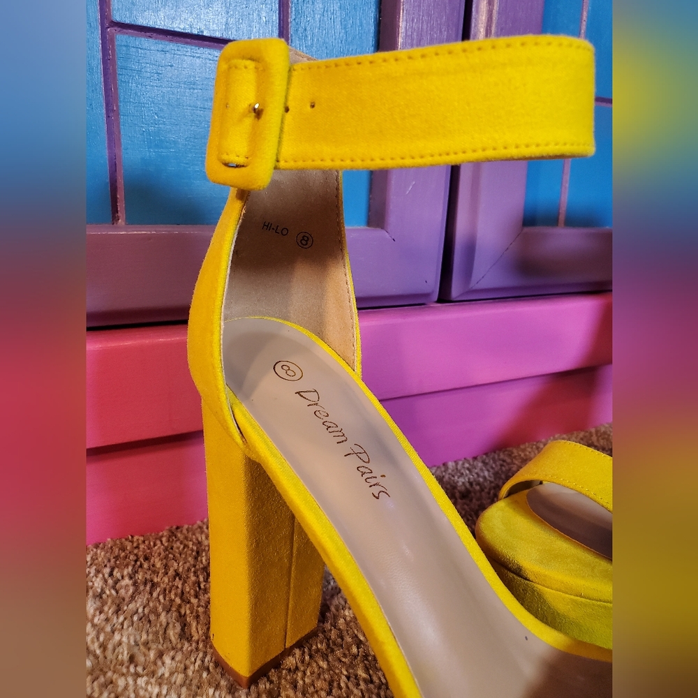 Yellow suede chunky or thick heel buckle strap sandals size 9 - Picture 7 of 10